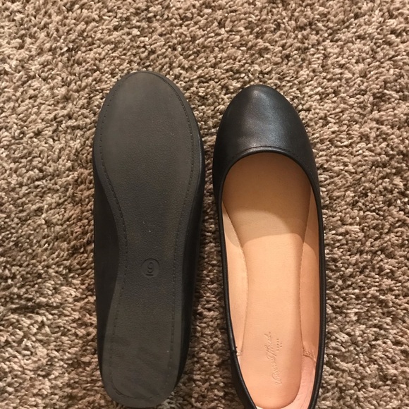 Black Flats - Picture 2 of 4